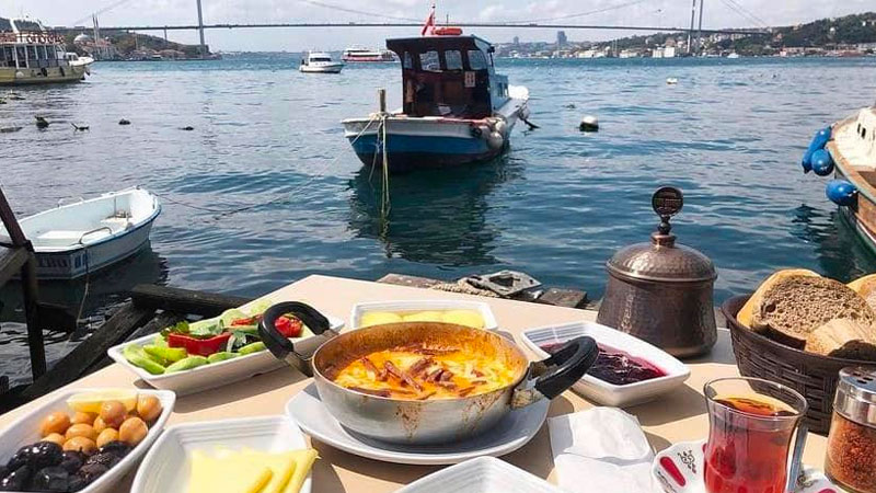 Jardin historique de thé Çınaraltı de Çengelköy
