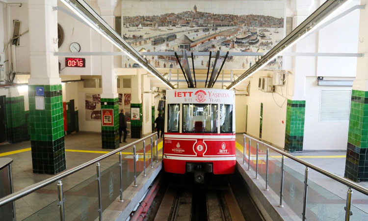 Le Tunel (du français tunnel) est une ligne de métro d'Istanbul