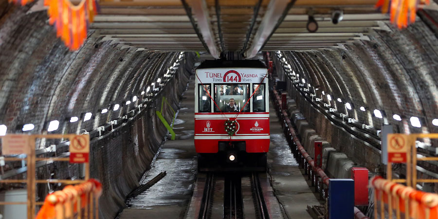 Le Tunel (du français tunnel) est une ligne de métro d’Istanbul