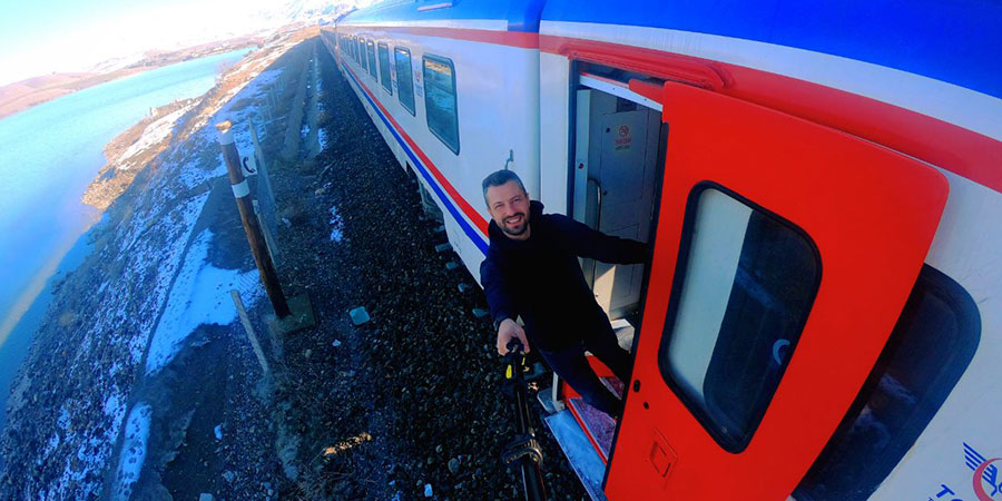 Train Express de l’Est de l’Anatolie - Levent ışıklı