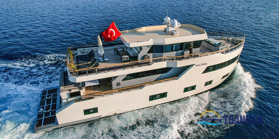 Le bateau chalutier Çınar Yıldızı