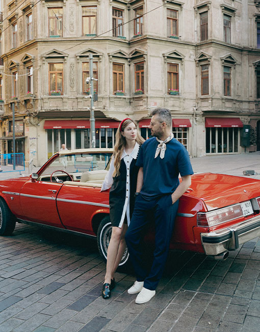 demande en mariage en voiture classique à Istanbul